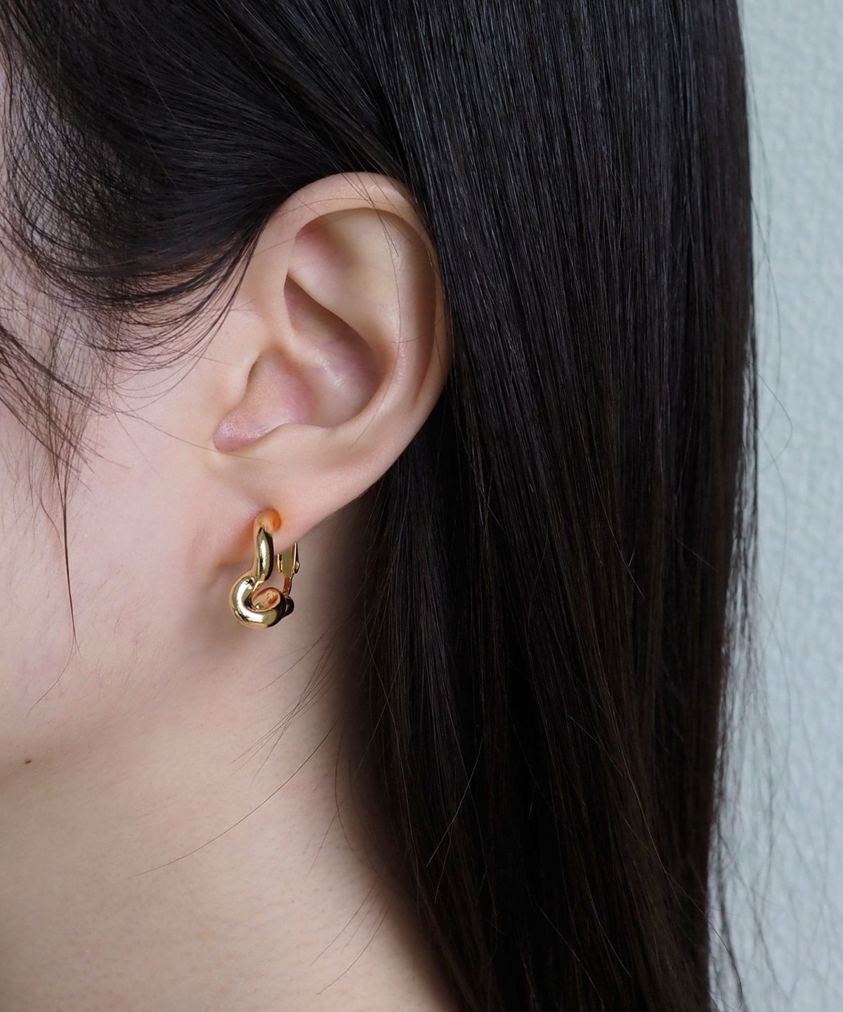 ツイストメタルフープイヤリング