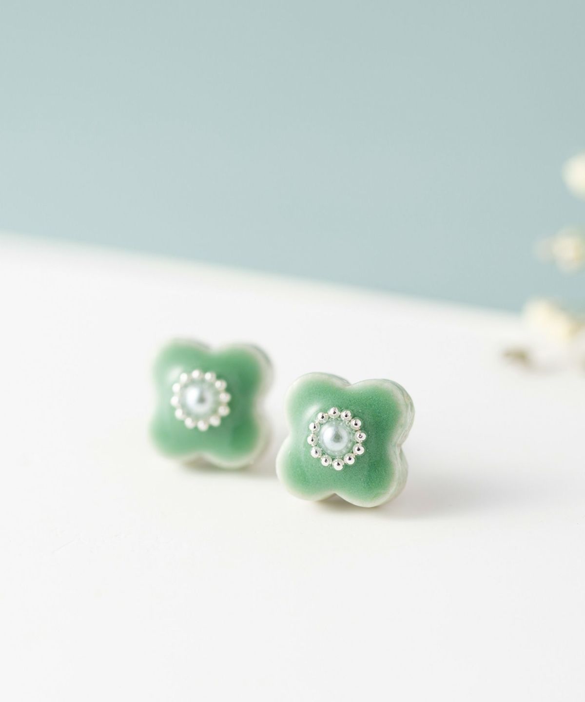 美濃焼陶器小花パールイヤリング【MIKELO】