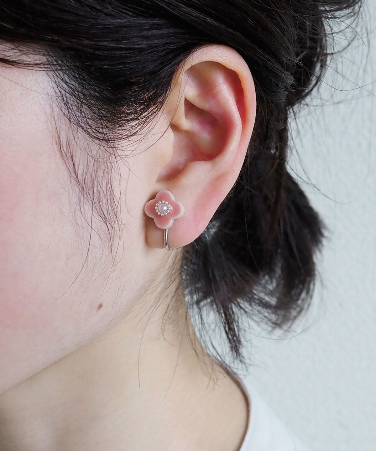 美濃焼陶器小花パールイヤリング【MIKELO】