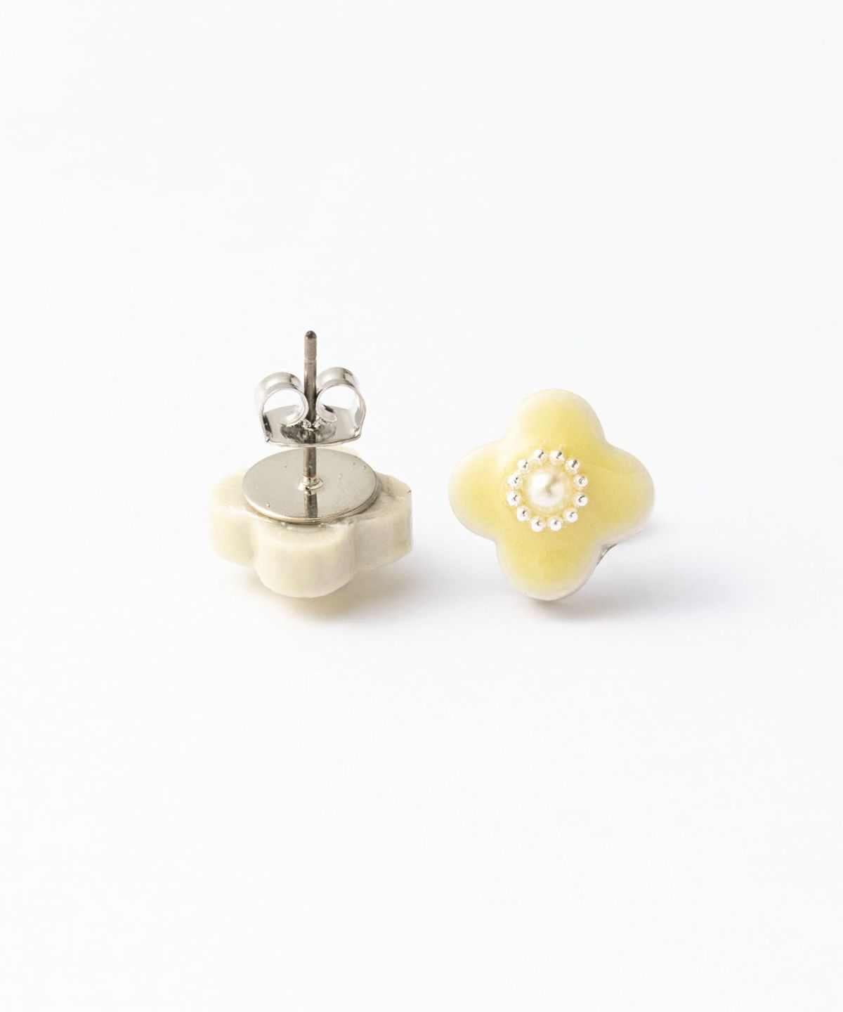 美濃焼陶器小花パールチタンポストピアス【MIKELO】