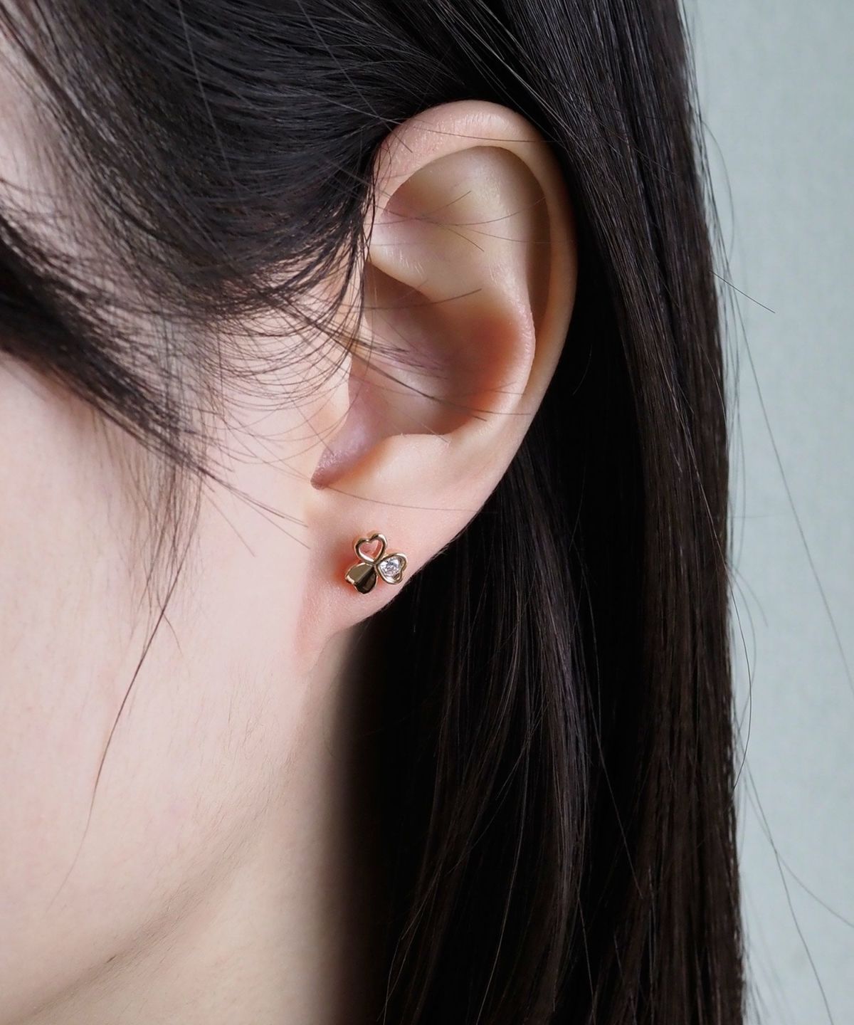 プチクローバーチタンポストピアス
