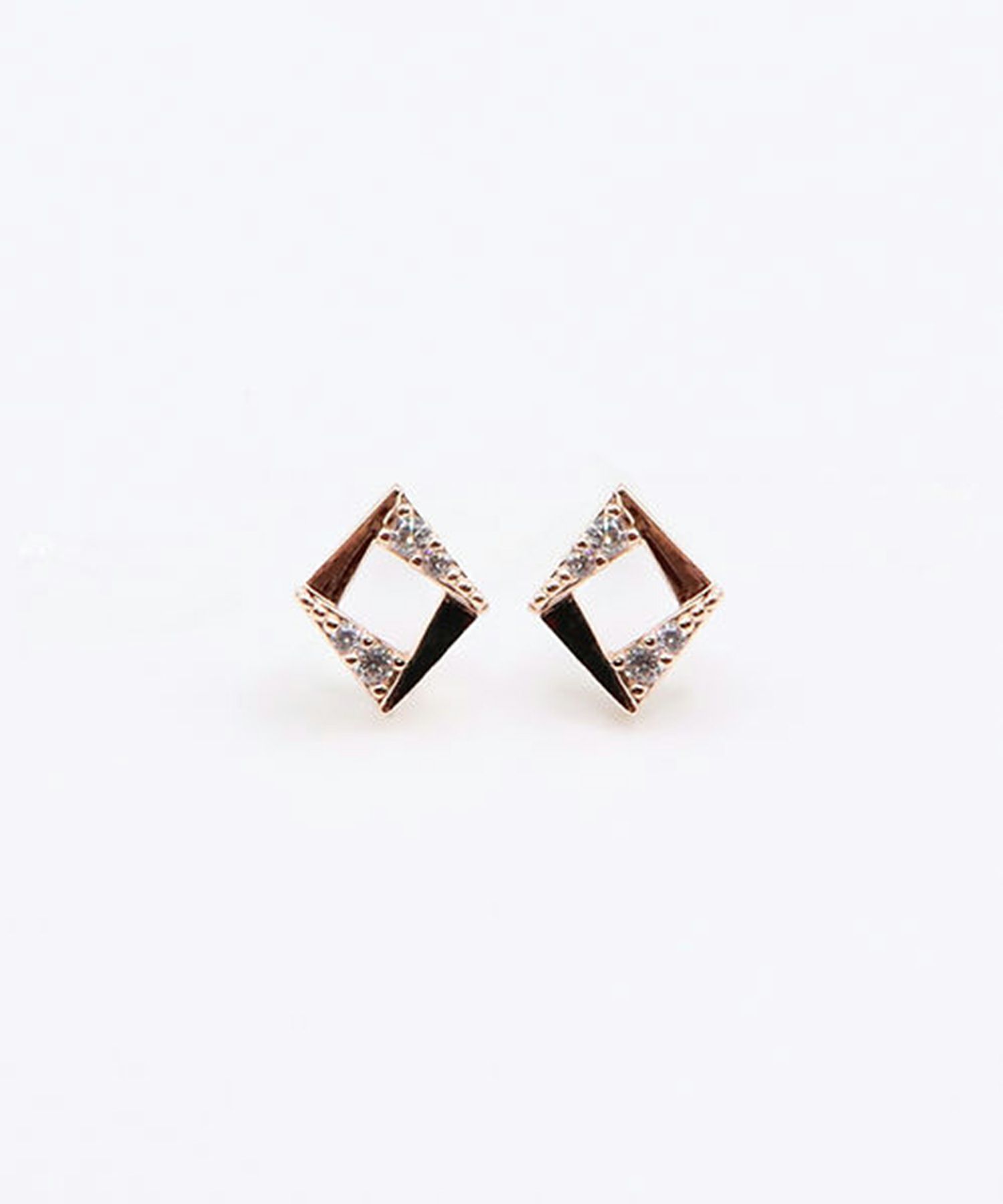 プチダイヤシェイプチタンポストピアス