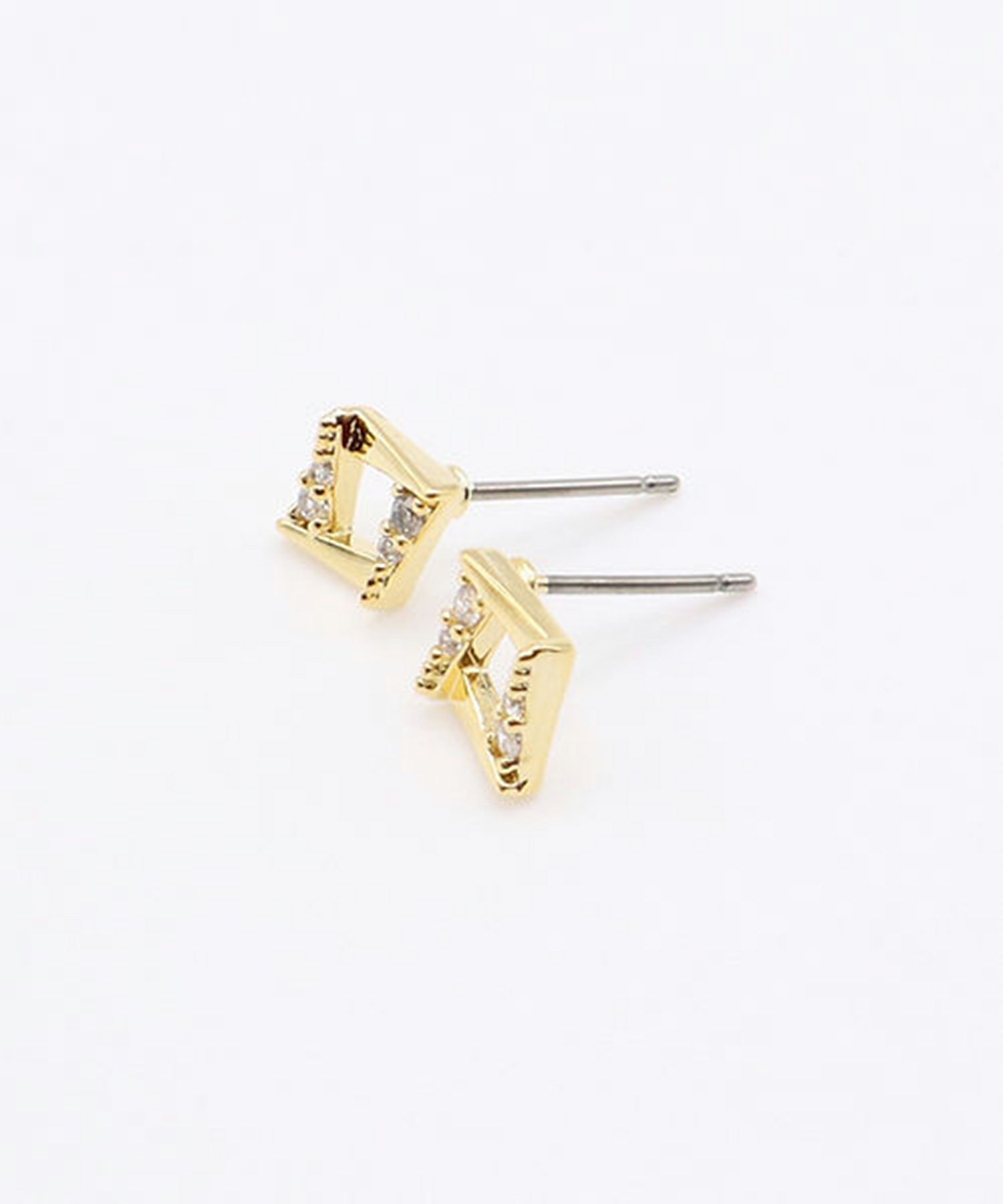 プチダイヤシェイプチタンポストピアス