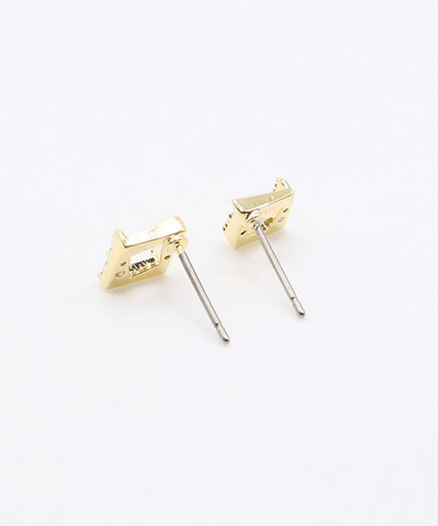 プチダイヤシェイプチタンポストピアス