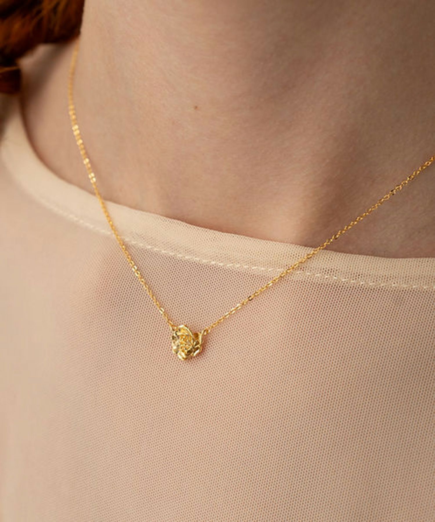 メタルフラワーネックレス1