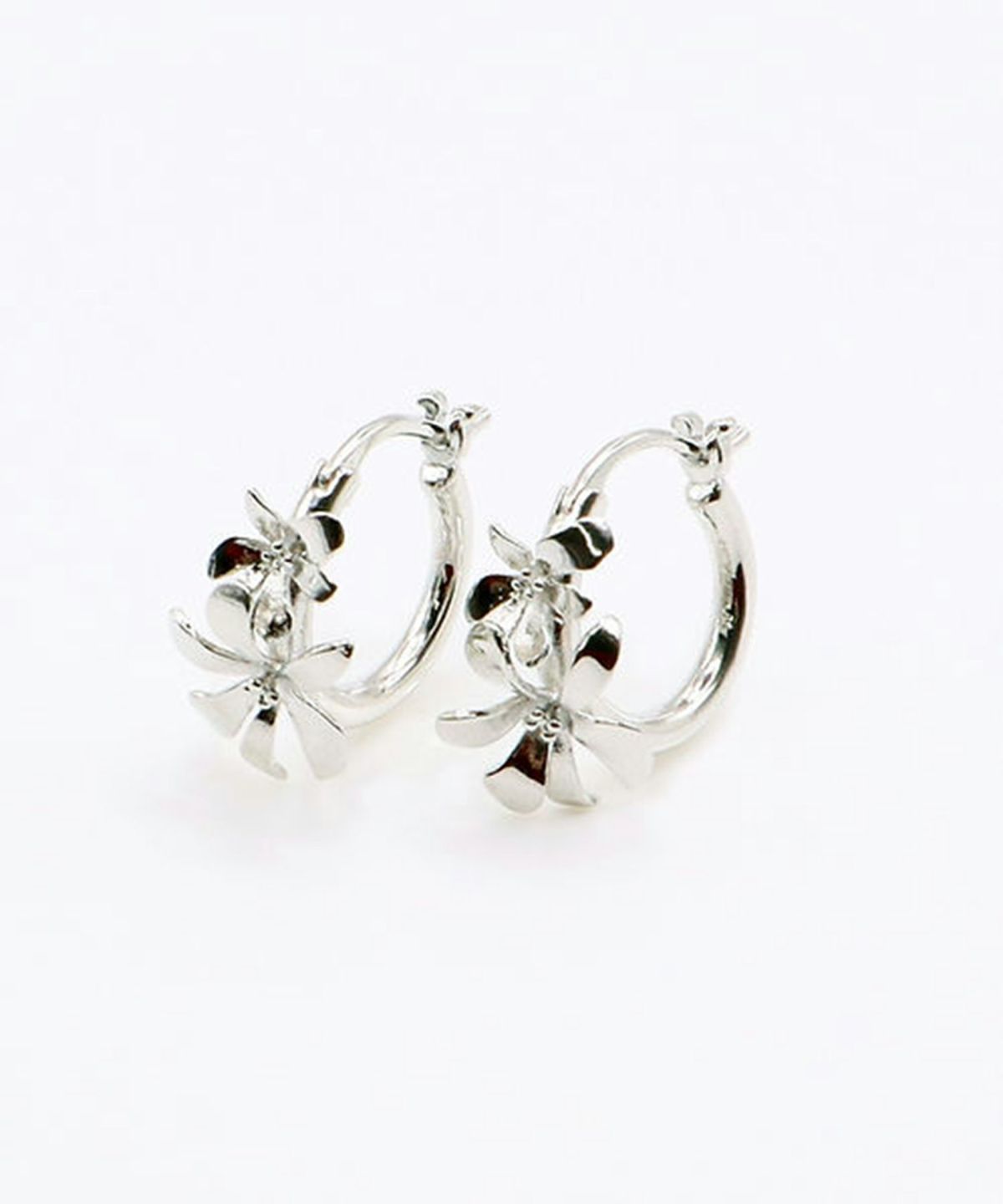 メタルフラワーフープピアス1