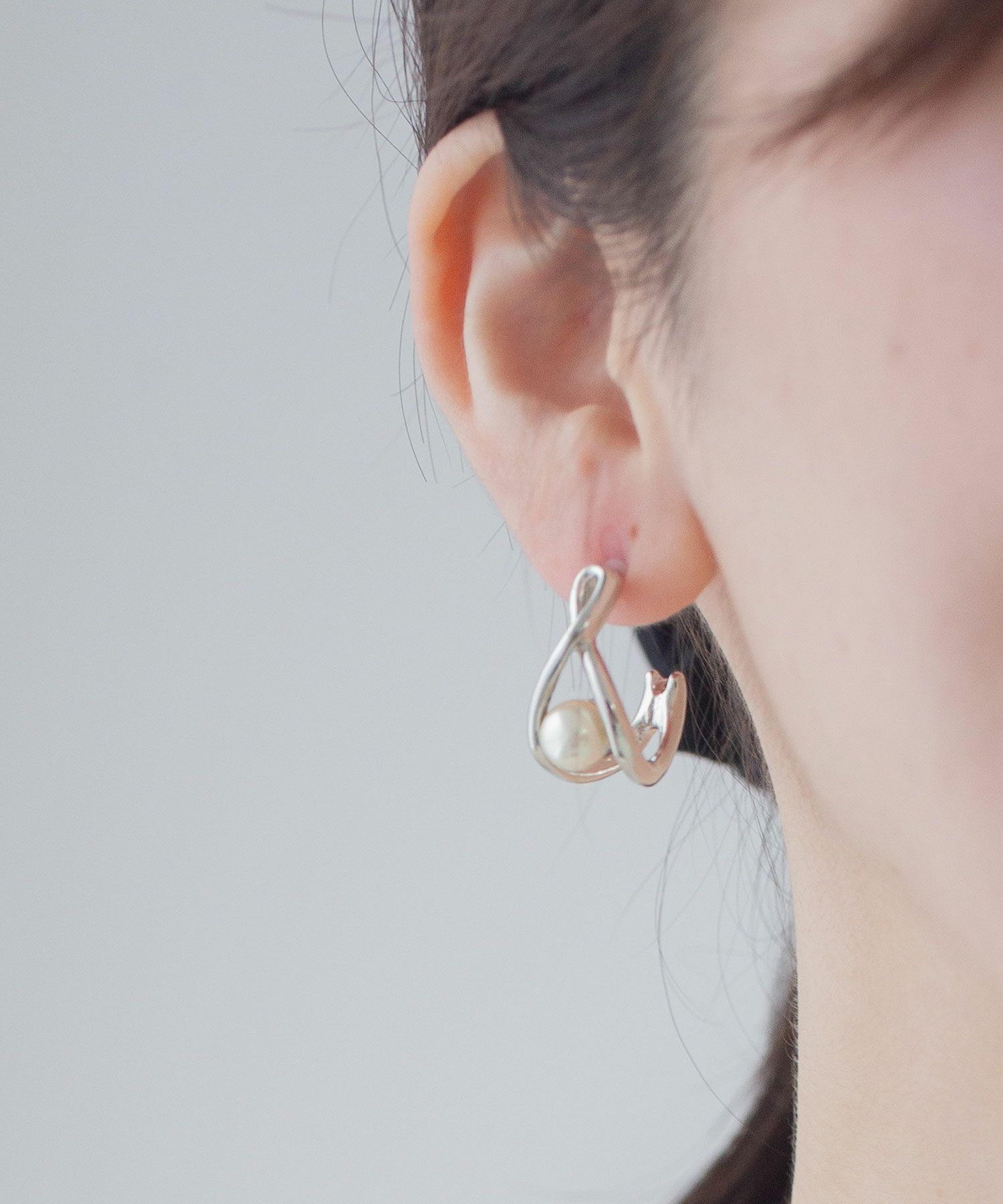 磨き貝パールヒネリフープチタンポストピアス【JUNO PREMIUM】