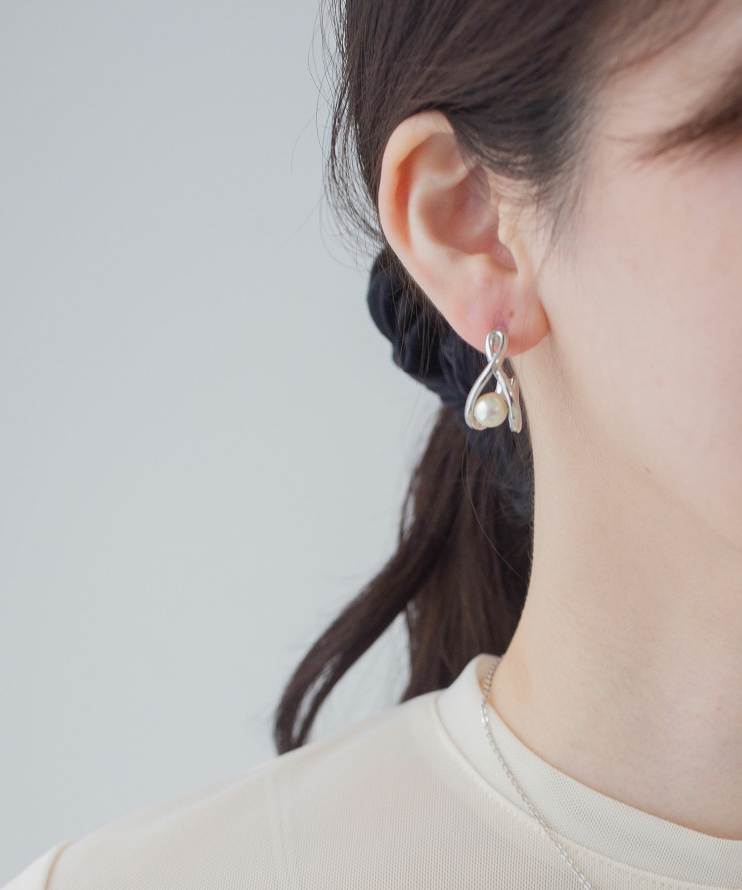 磨き貝パールヒネリフープチタンポストピアス【JUNO PREMIUM】