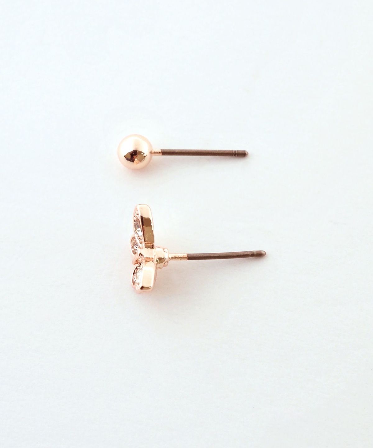 ピンクゴールドバタフライチタンポストセットピアス