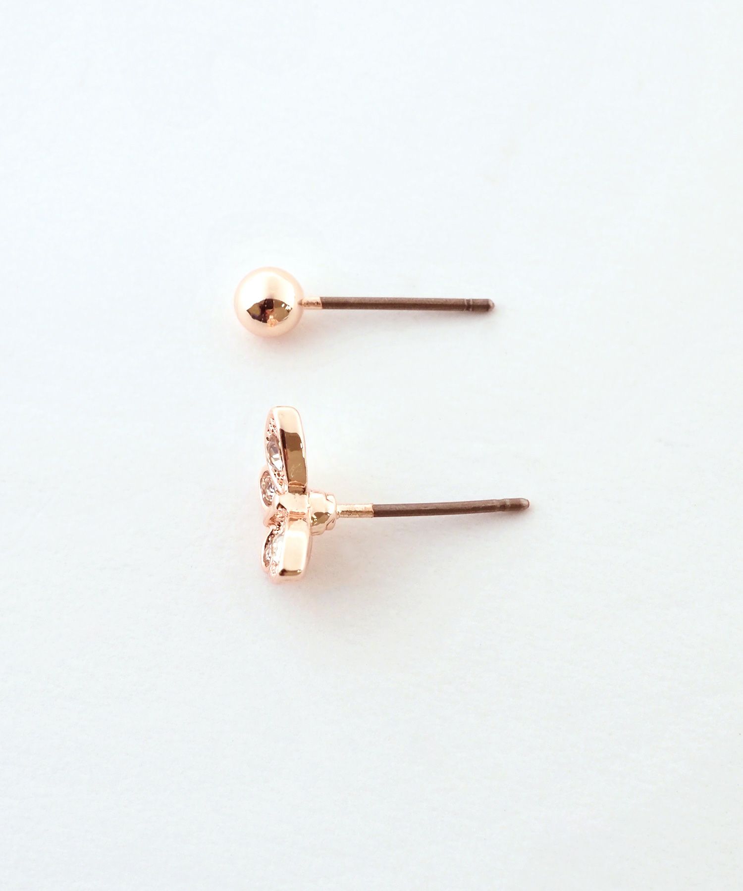 ピンクゴールドバタフライチタンポストセットピアス