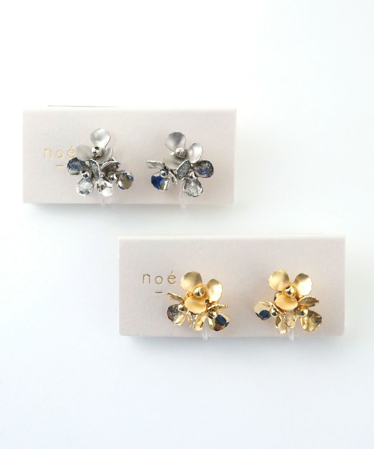 トリプルフラワー樹脂ノンホールイヤリング