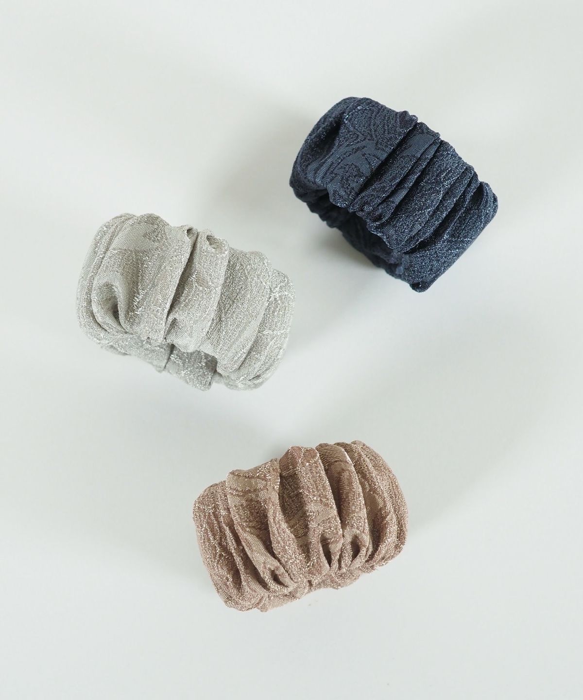 くるっとまきつくジャガードシュフィー