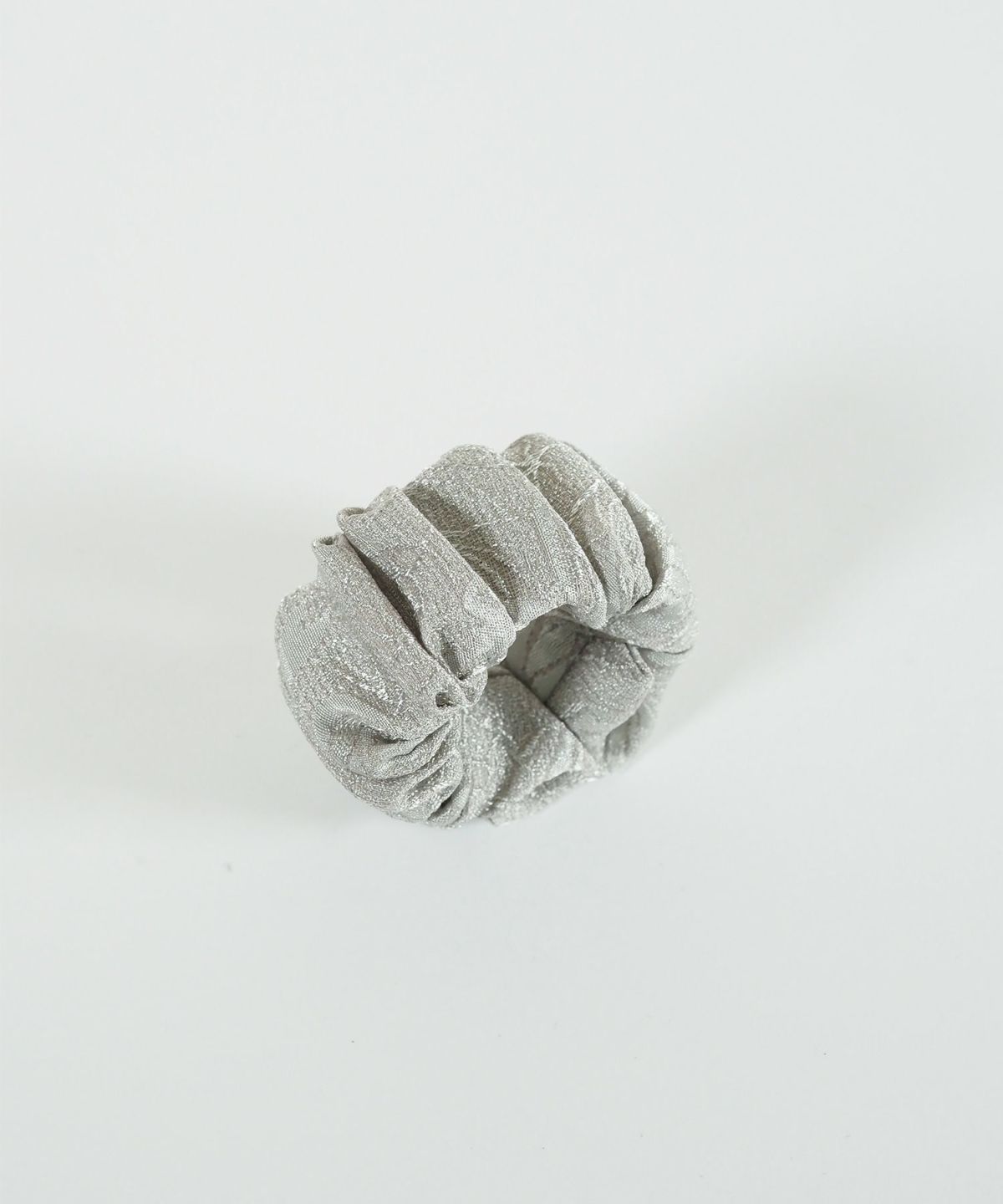 くるっとまきつくジャガードシュフィー