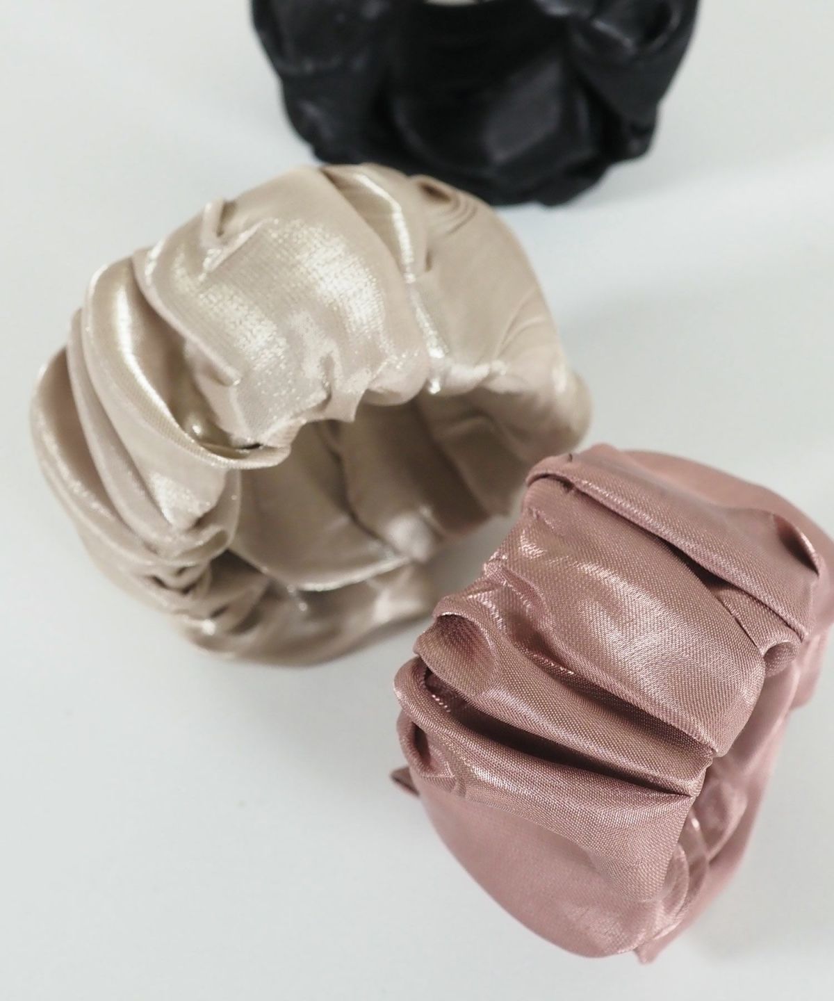 くるっとまきつくサテンシュフィー