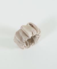 くるっとまきつくサテンシュフィー