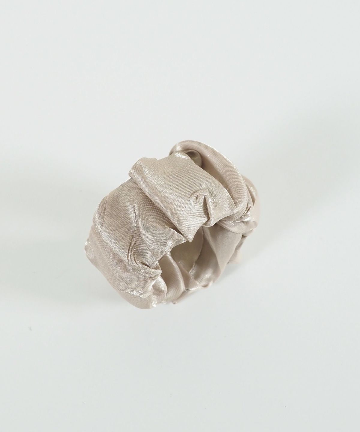 くるっとまきつくサテンシュフィー