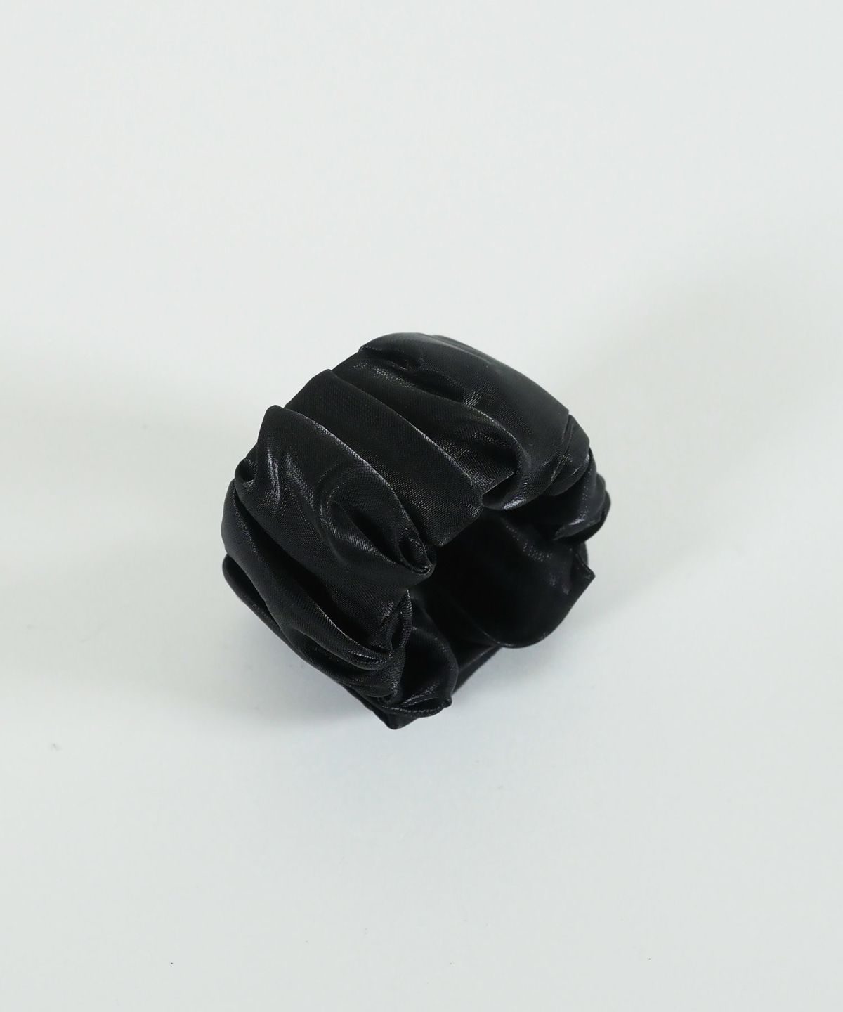 くるっとまきつくサテンシュフィー