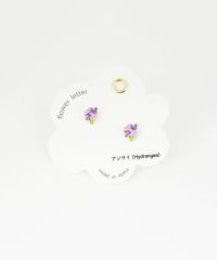 フラワーレターチタンポストピアス【Zoule】