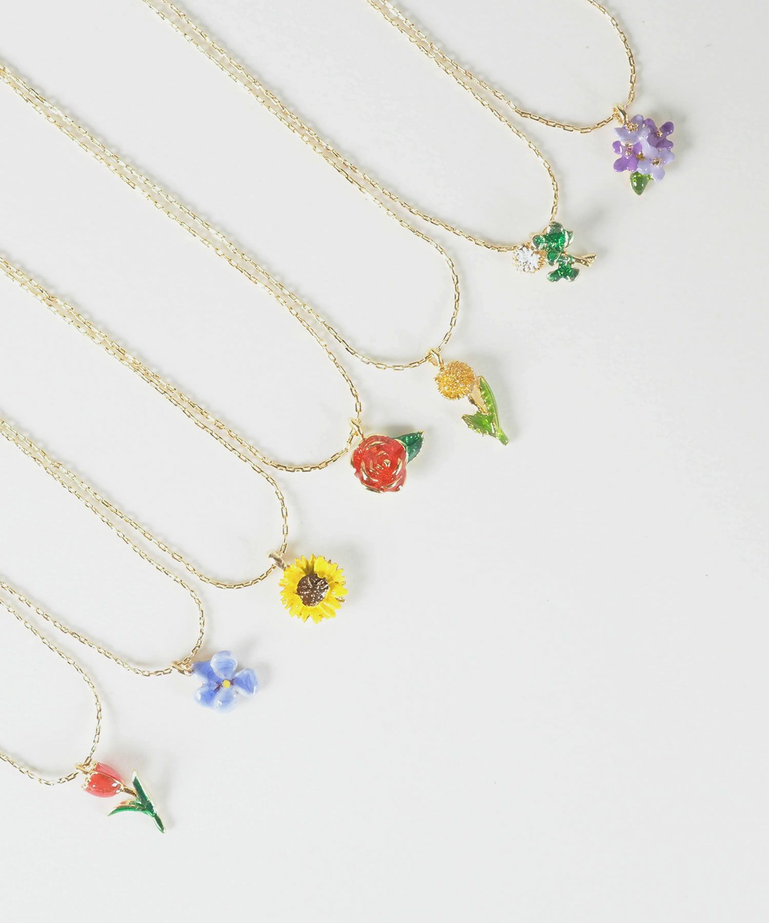 フラワーレターネックレス