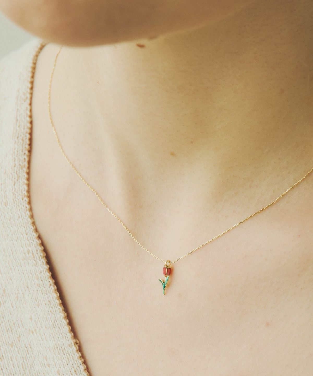 フラワーレターネックレス