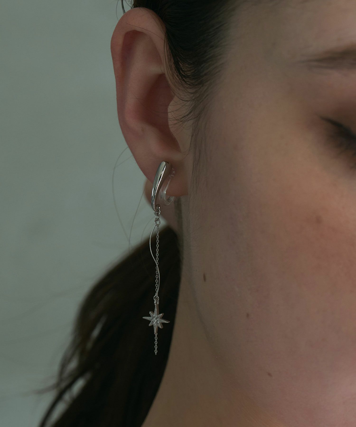 スターチェーンアクリアクリップイヤリング