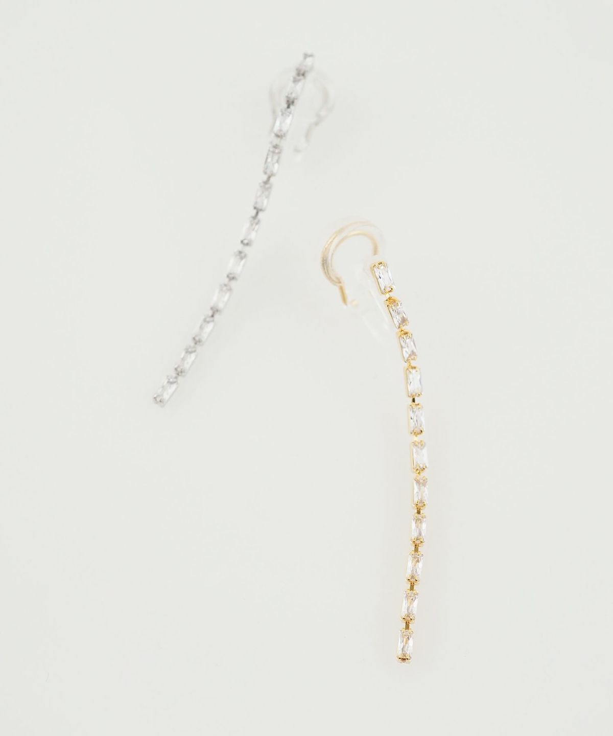 シングルラインアクリアクリップイヤリング