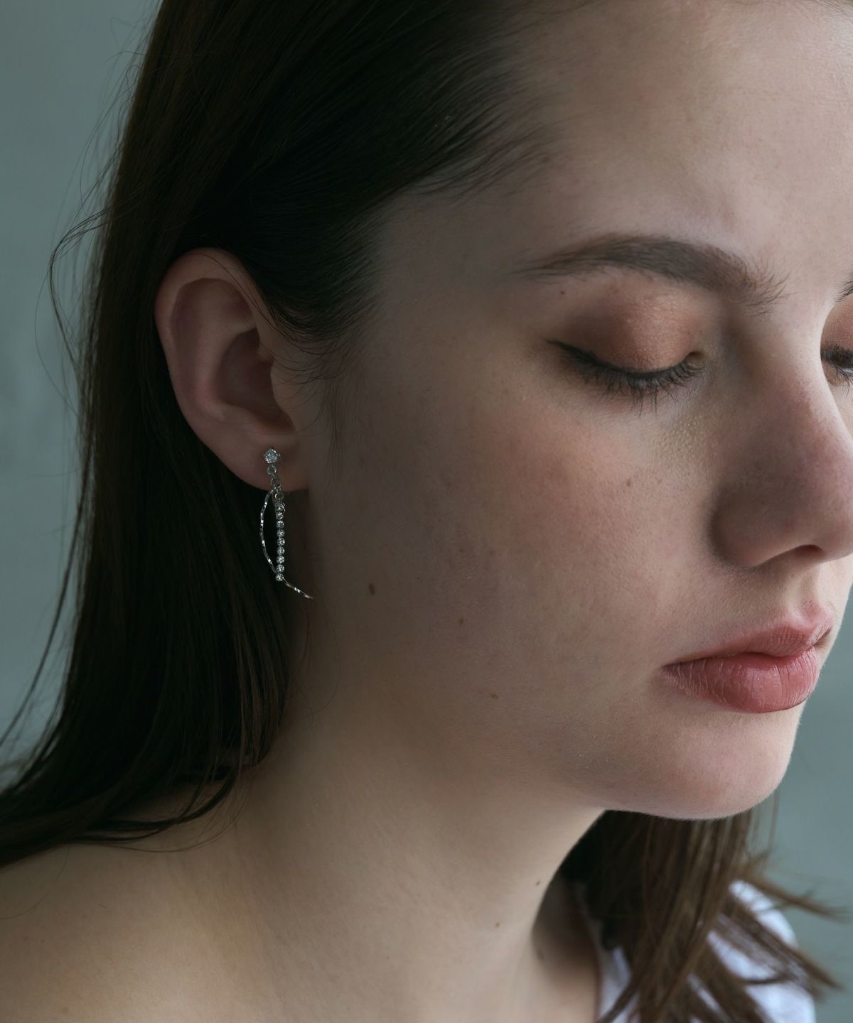 カーブラインストーンアクリアクリップイヤリング