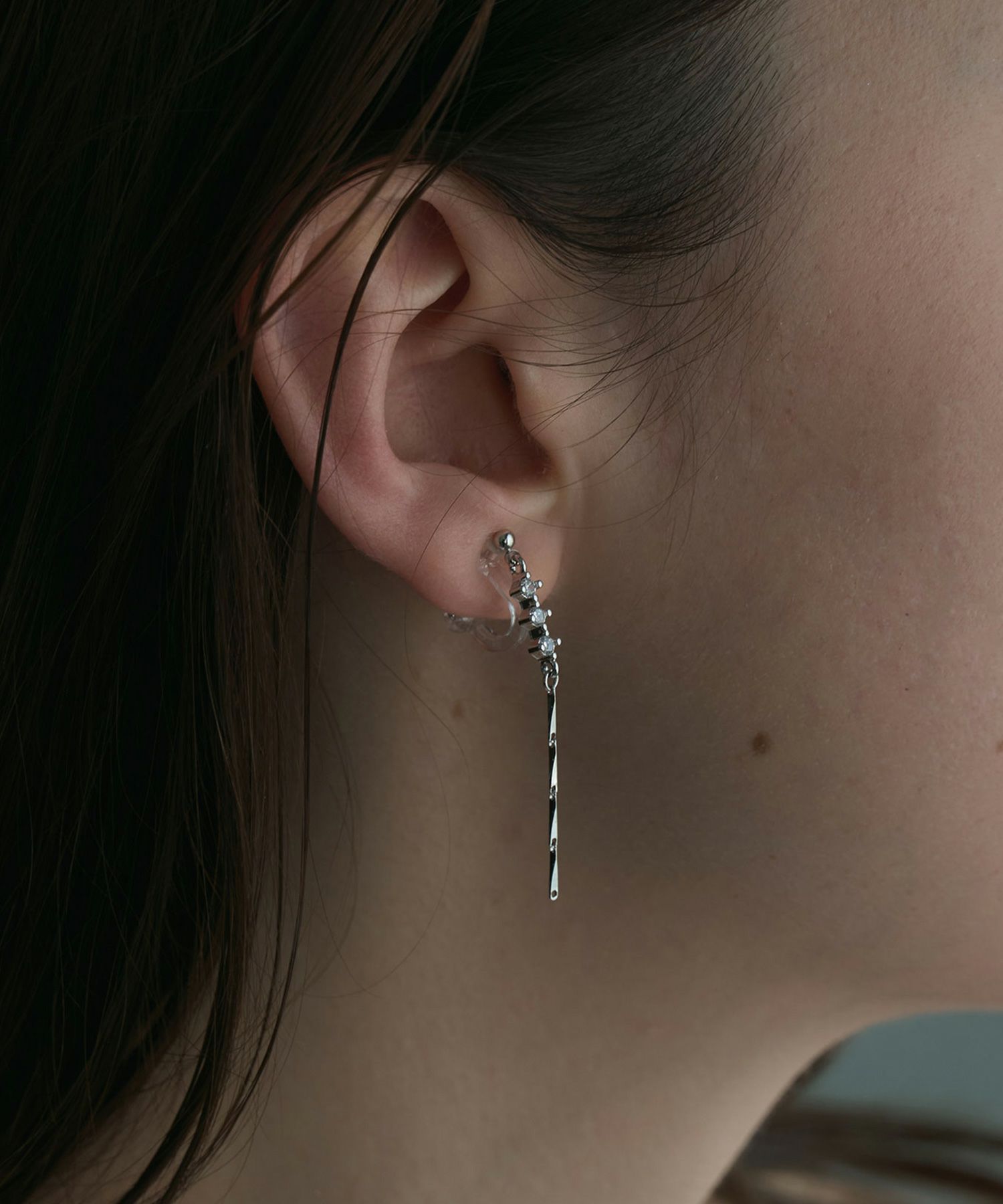 トリプルチェーンアクリアクリップイヤリング