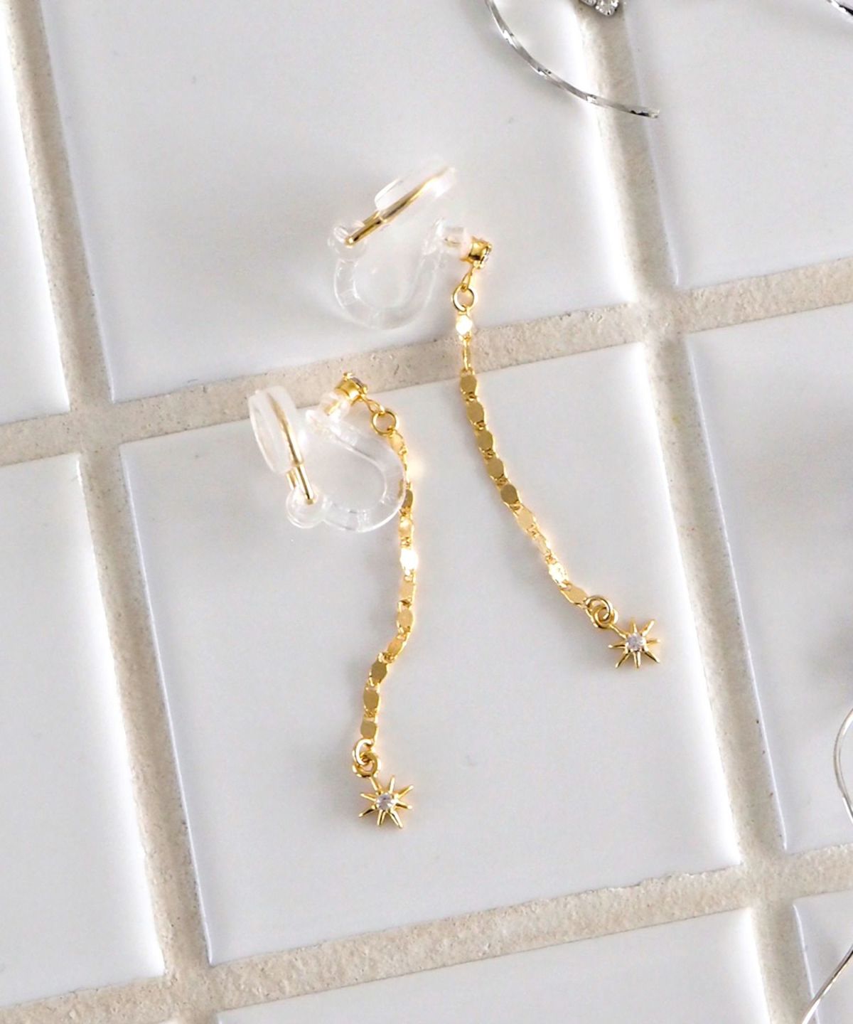 サンシャインチェーンアクリアクリップイヤリング