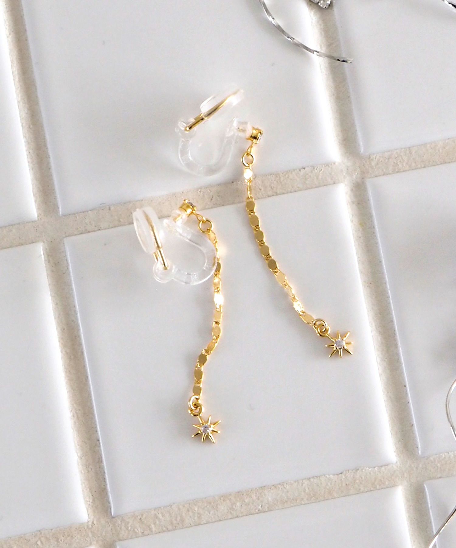 サンシャインチェーンアクリアクリップイヤリング