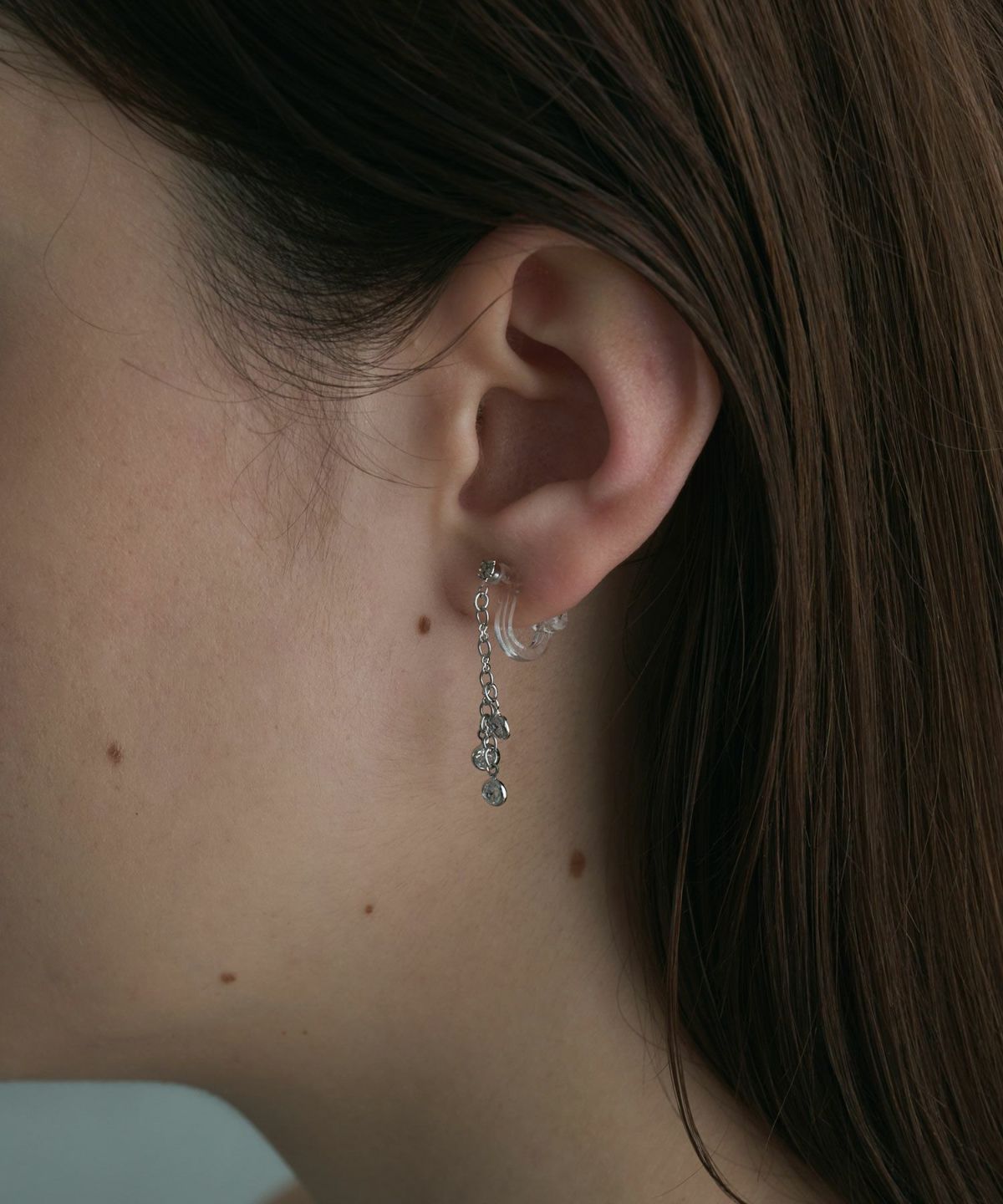 スウィングストーンアクリアクリップイヤリング