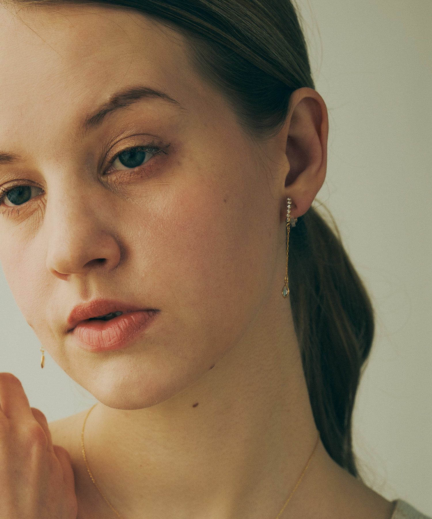 オーバルチェーンアクリアクリップイヤリング