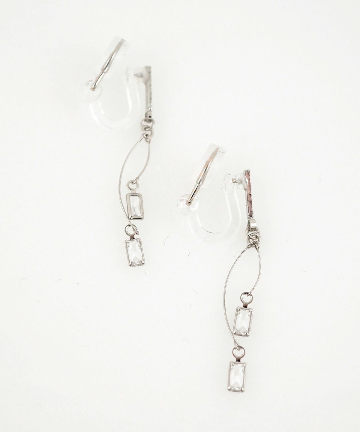 スクエアカーブアクリアクリップイヤリング