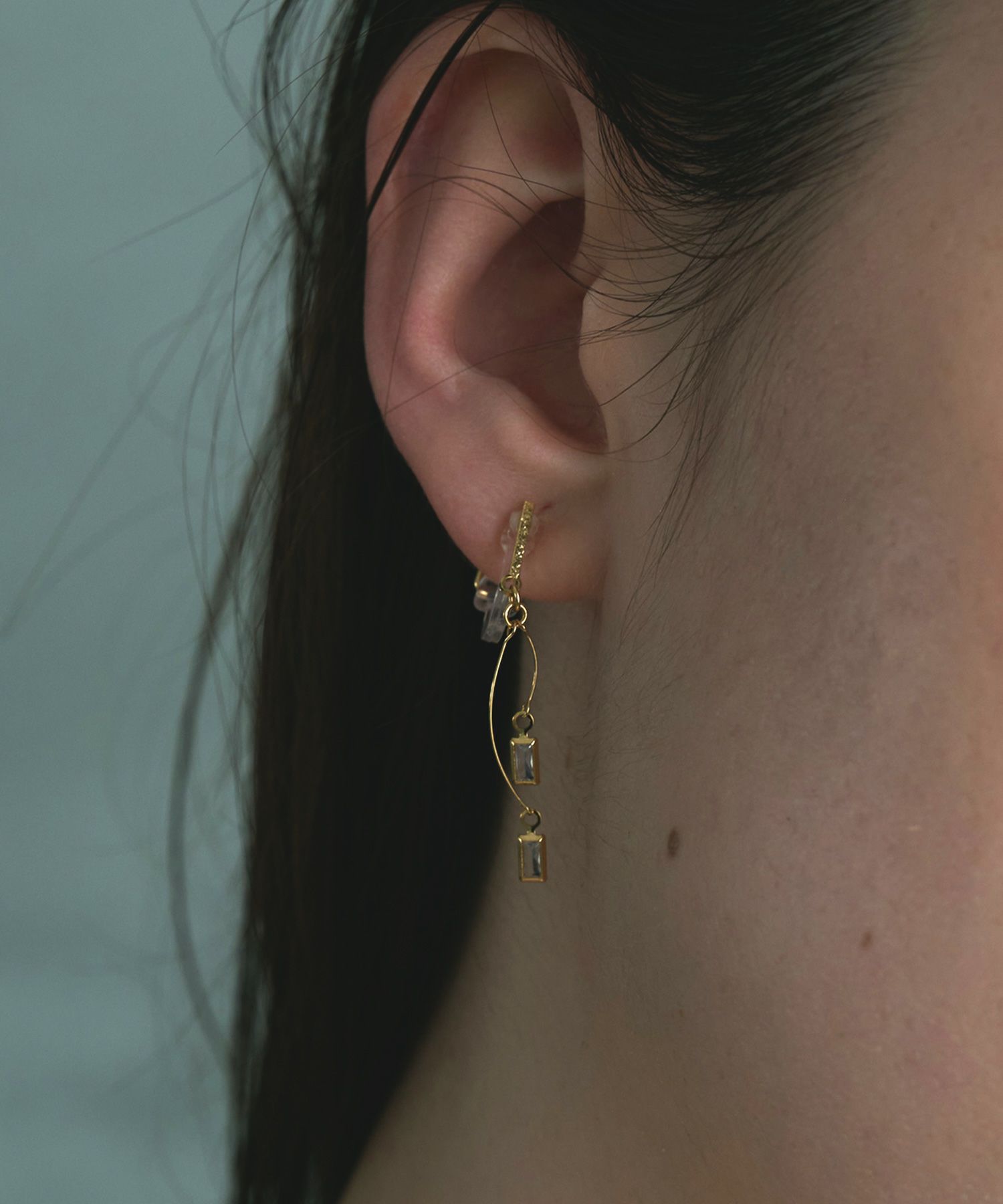 スクエアカーブアクリアクリップイヤリング