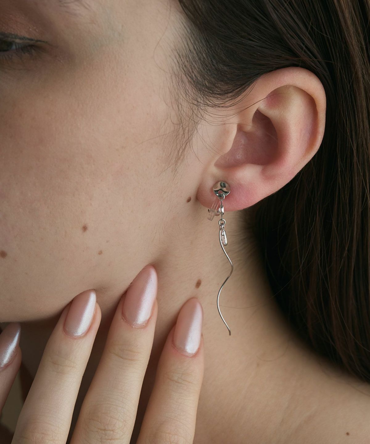 ドロップツイストアクリアクリップイヤリング