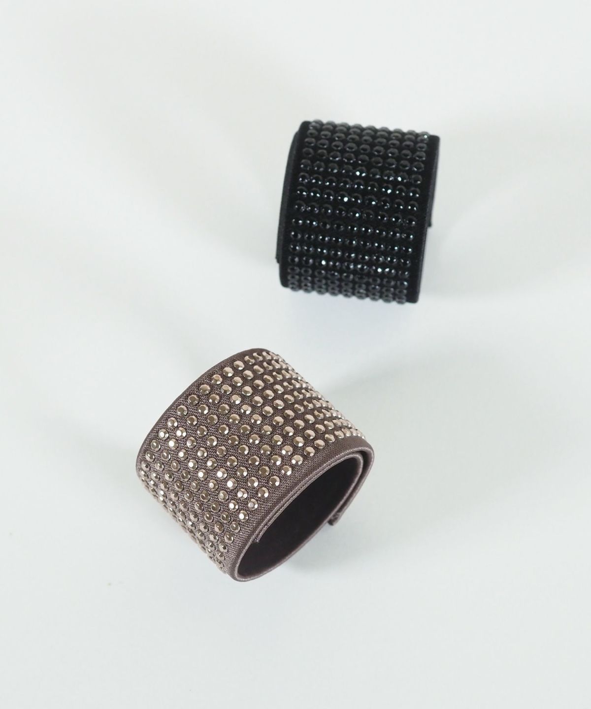 くるっとまきつくスタッズシュフィー