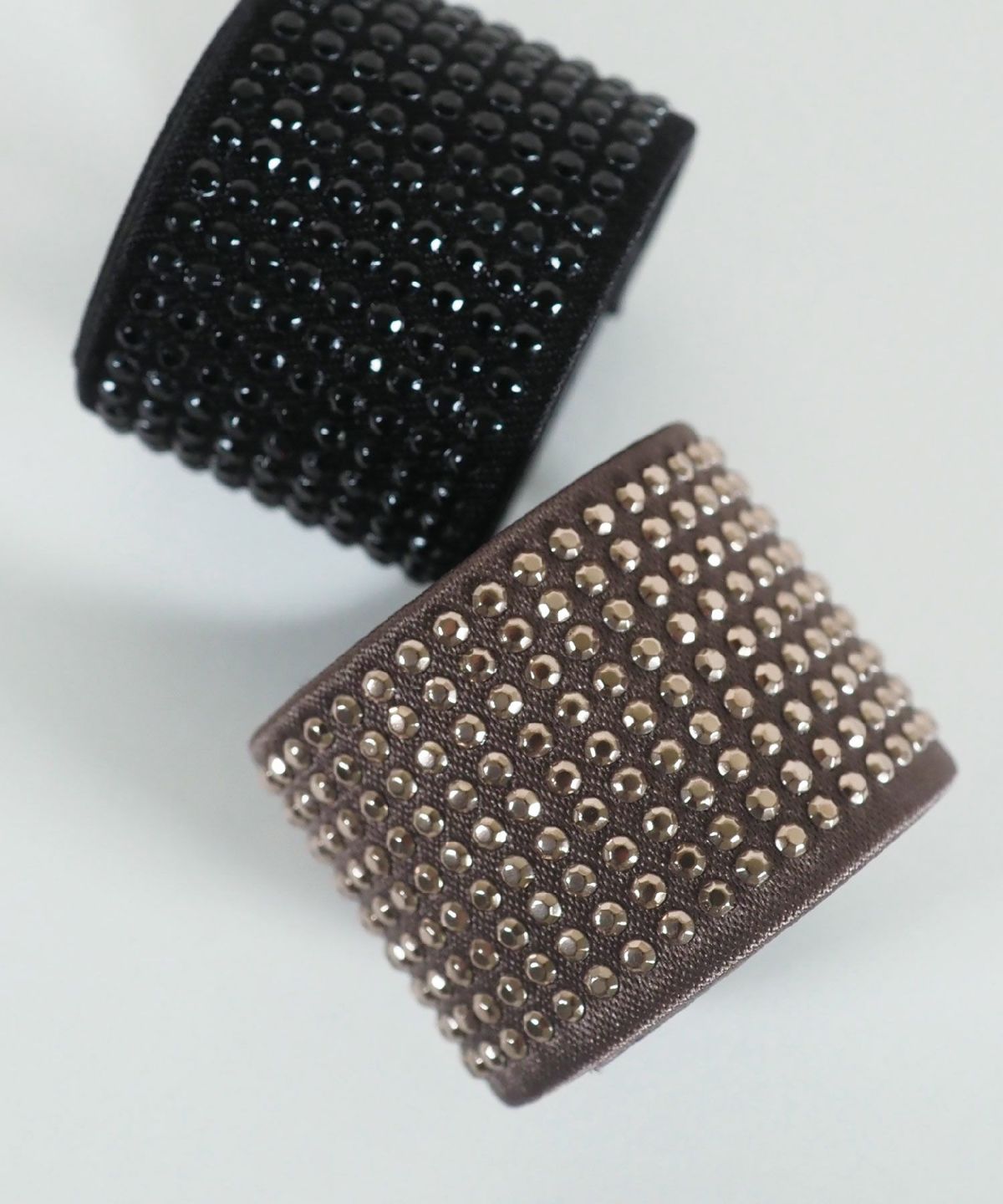 くるっとまきつくスタッズシュフィー