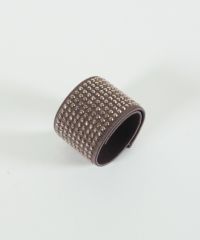 くるっとまきつくスタッズシュフィー