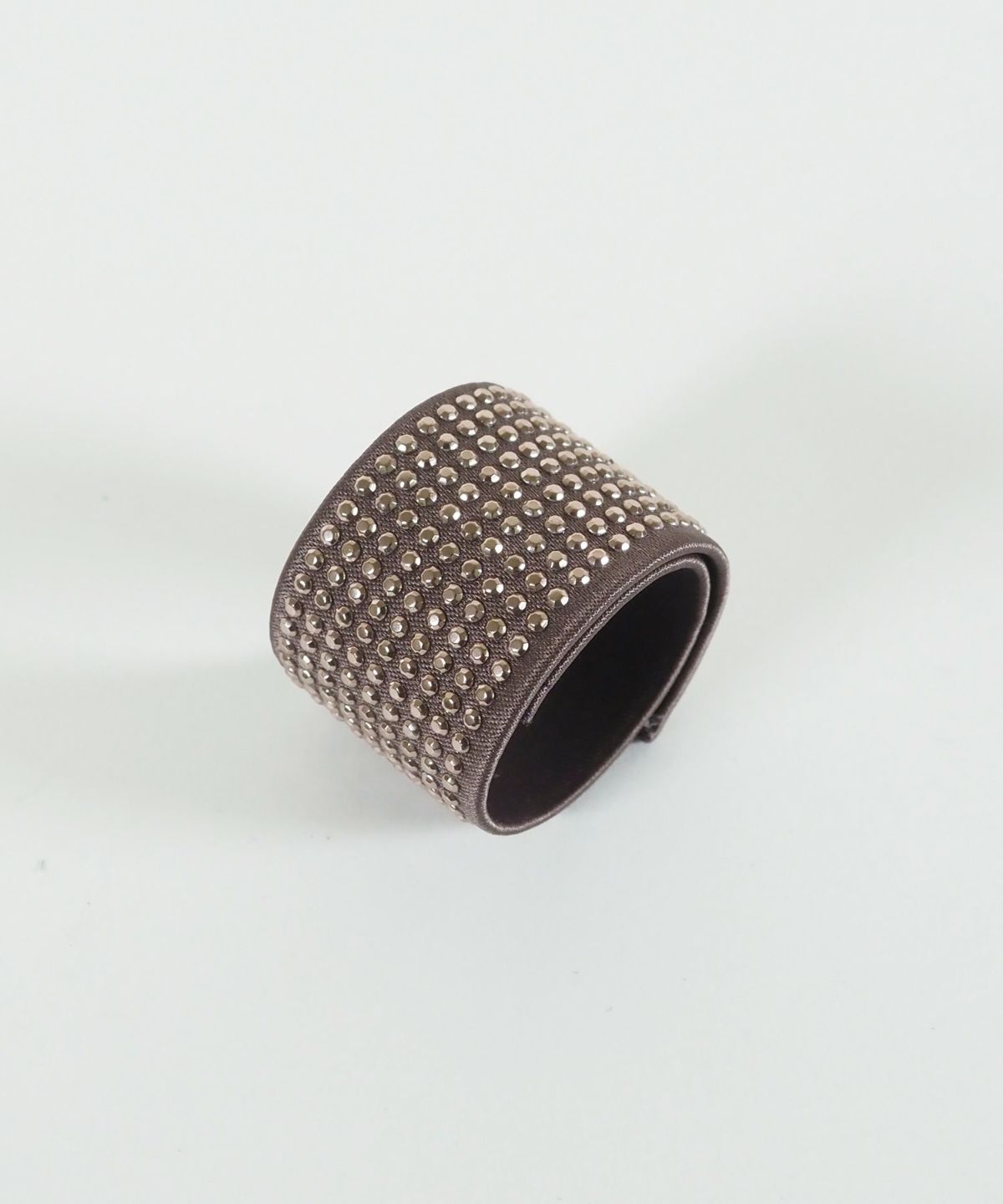 くるっとまきつくスタッズシュフィー