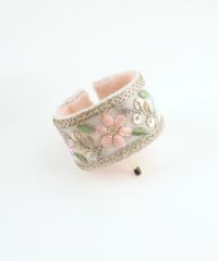 フラワー刺繍フック付きシュフィー