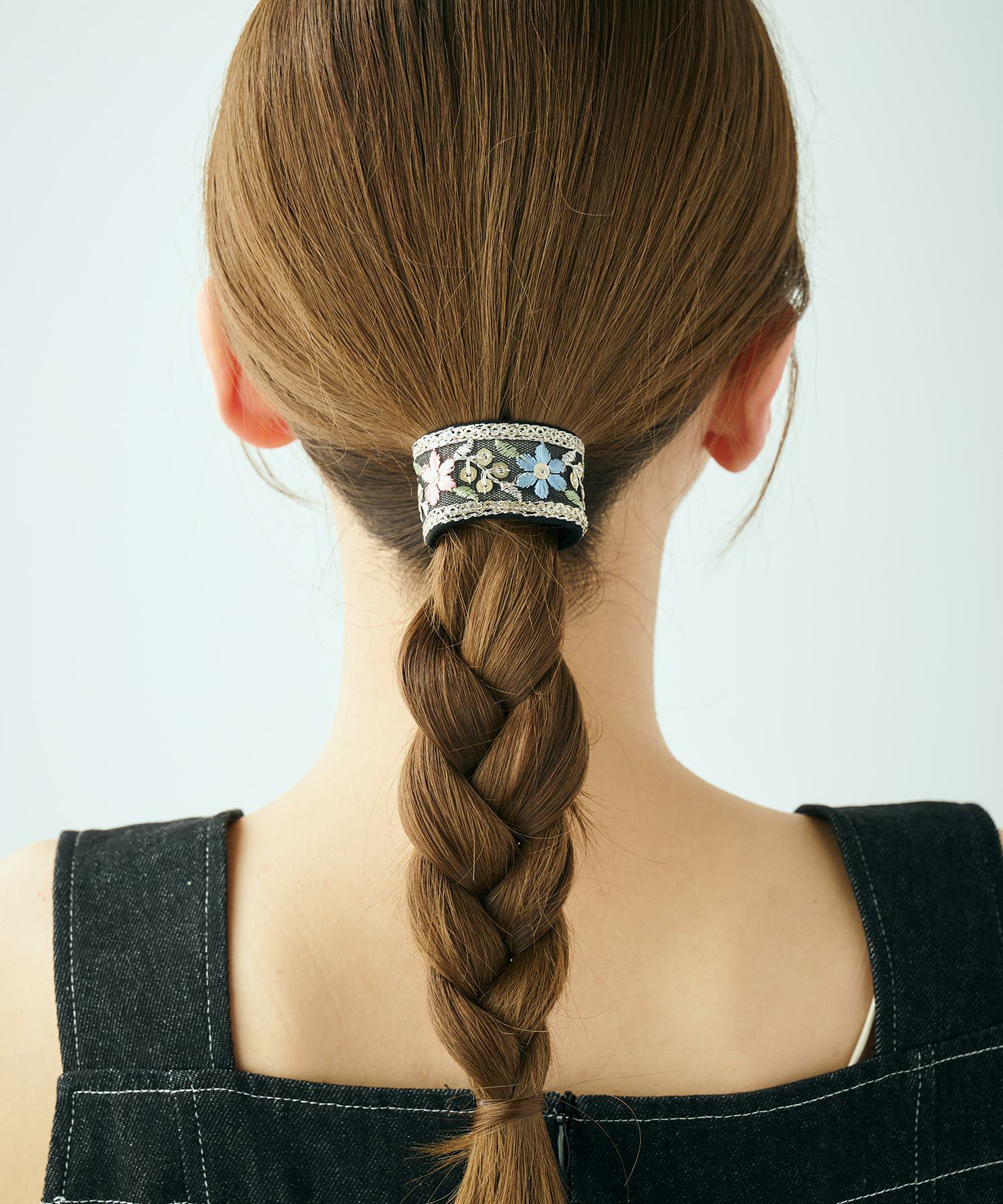 フラワー刺繍フック付きシュフィー