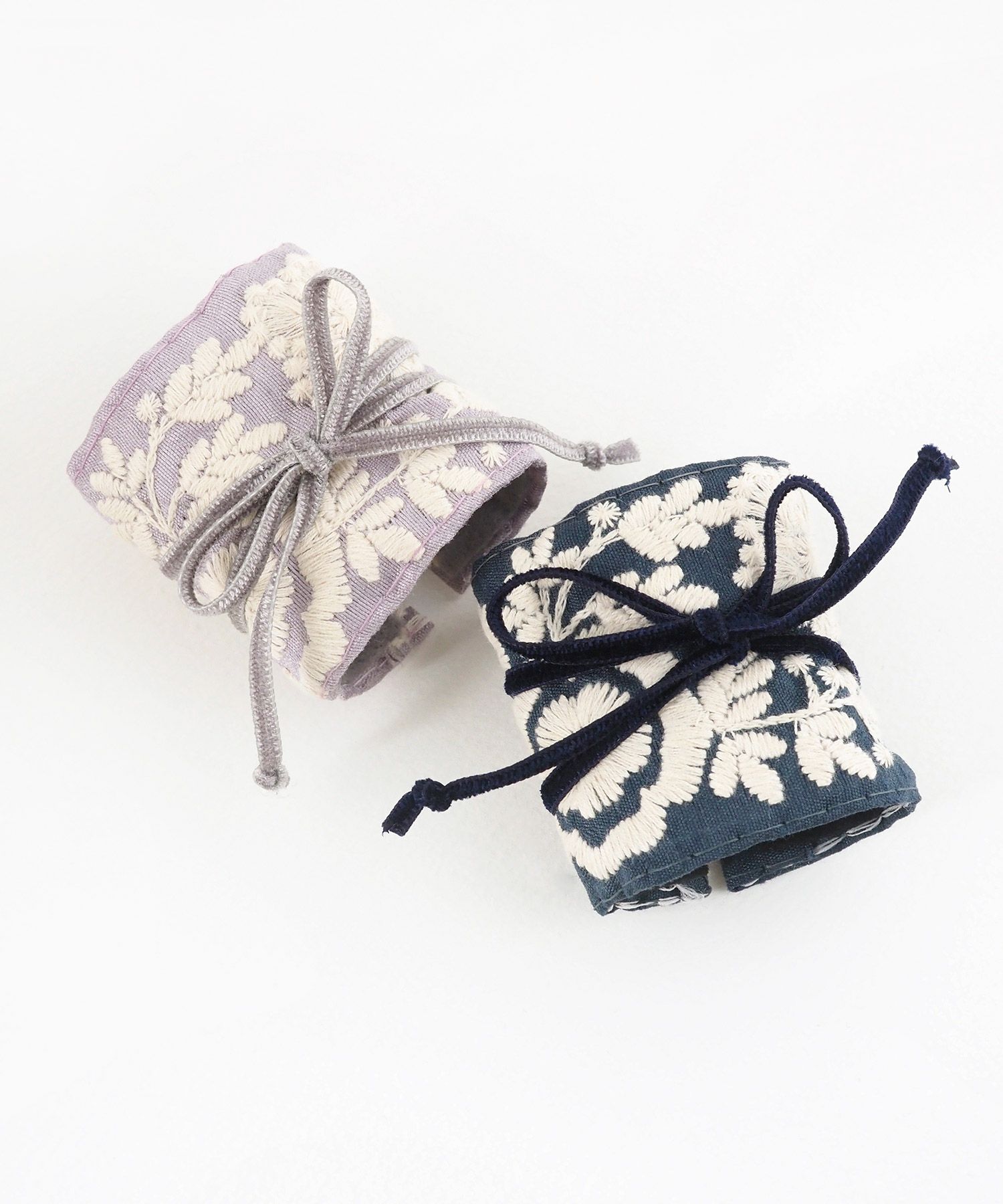 フラワー刺繍リボンフック付きシュフィー