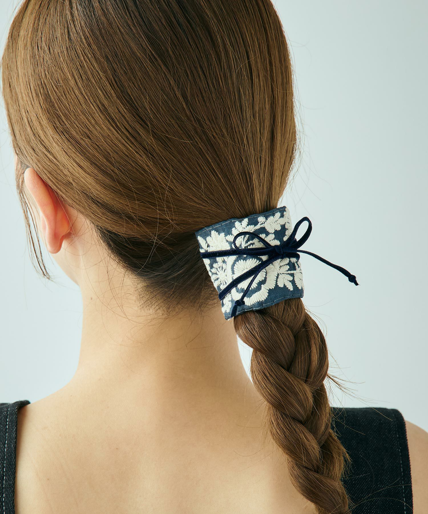 フラワー刺繍リボンフック付きシュフィー