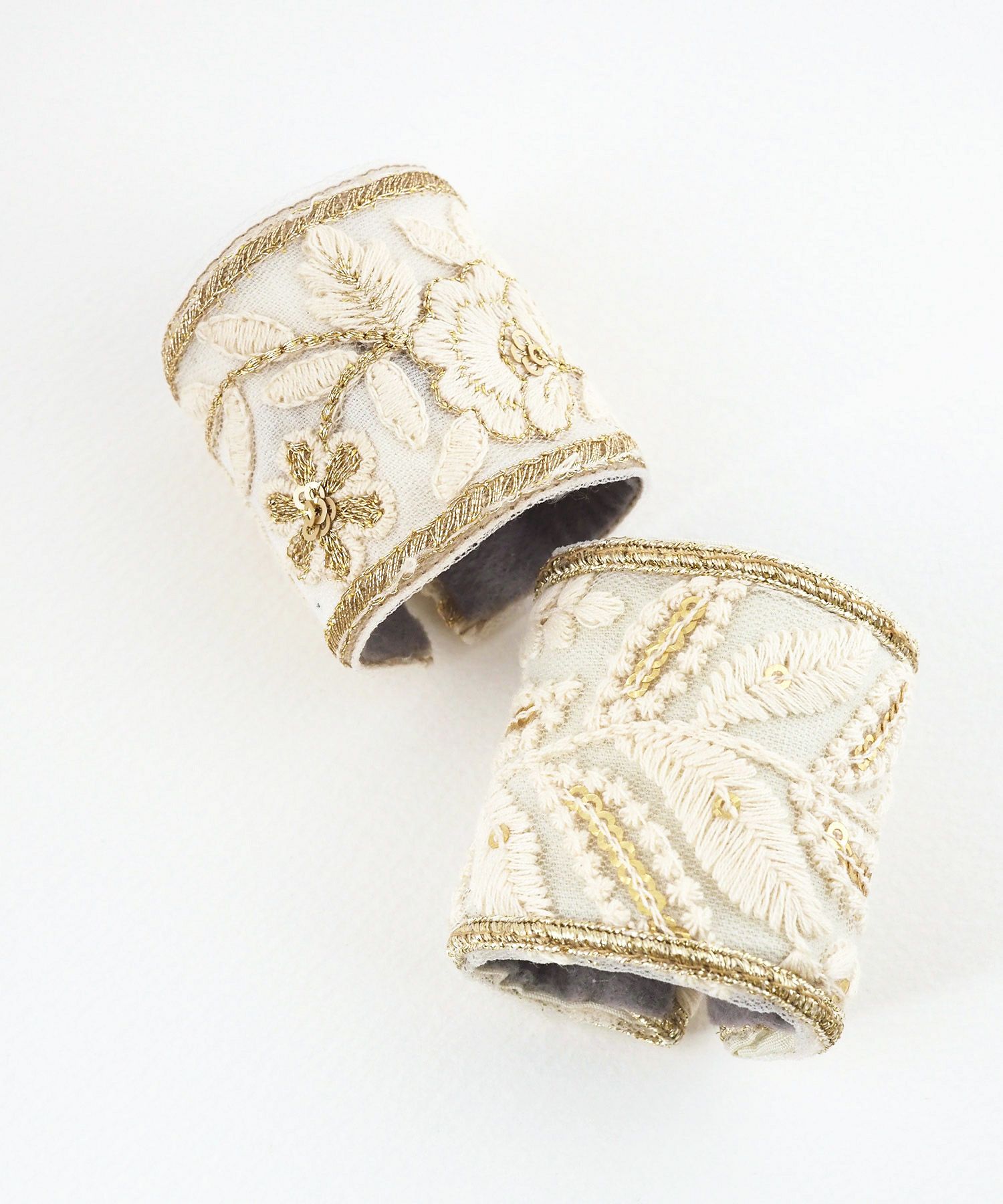 フラワーリーフ刺繍フック付きシュフィー