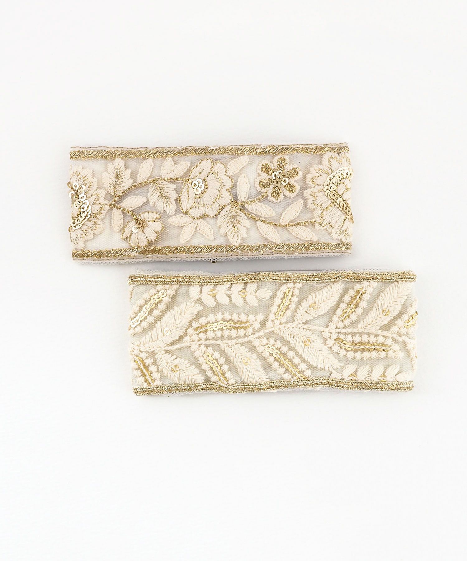 フラワーリーフ刺繍フック付きシュフィー