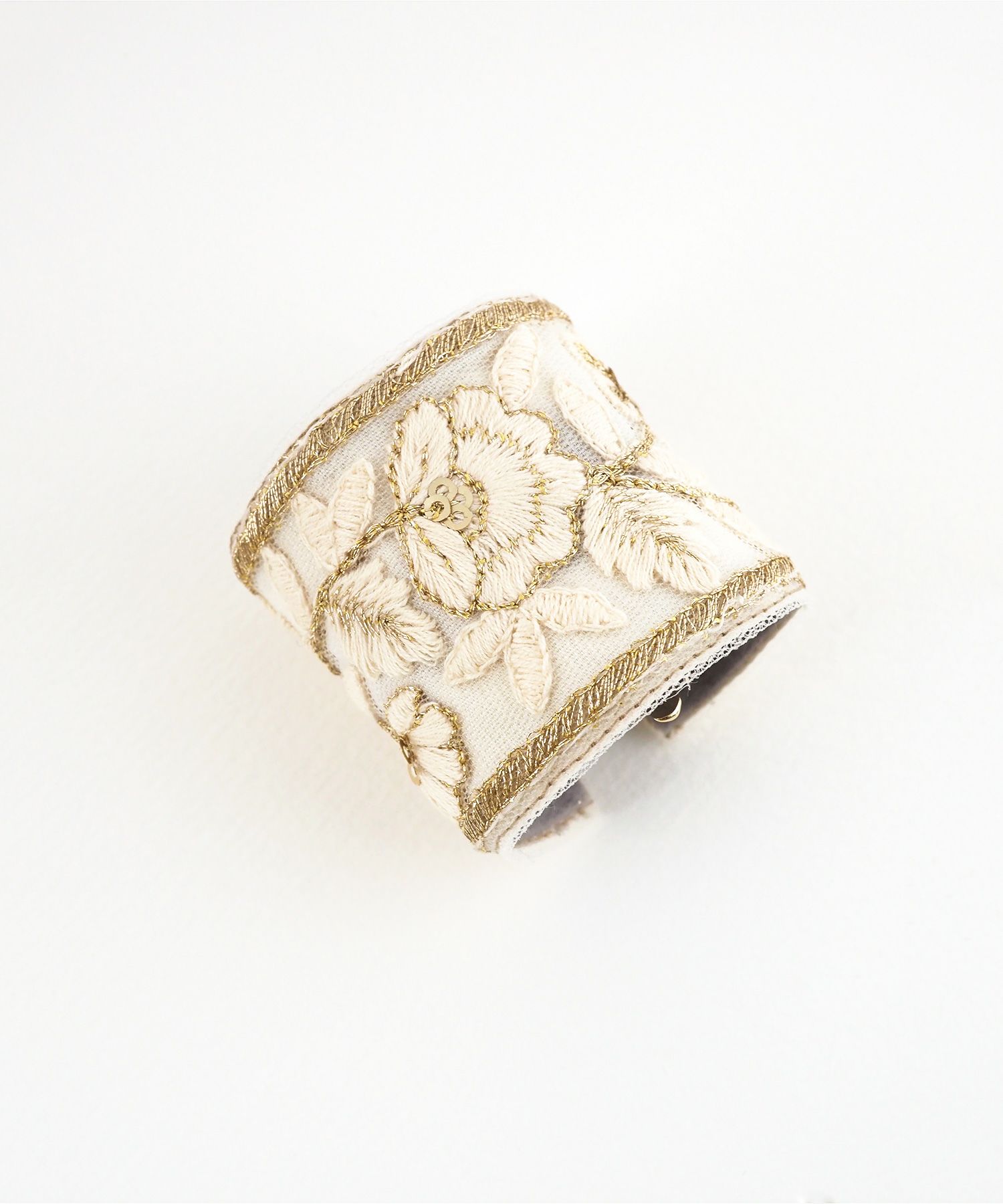 フラワーリーフ刺繍フック付きシュフィー