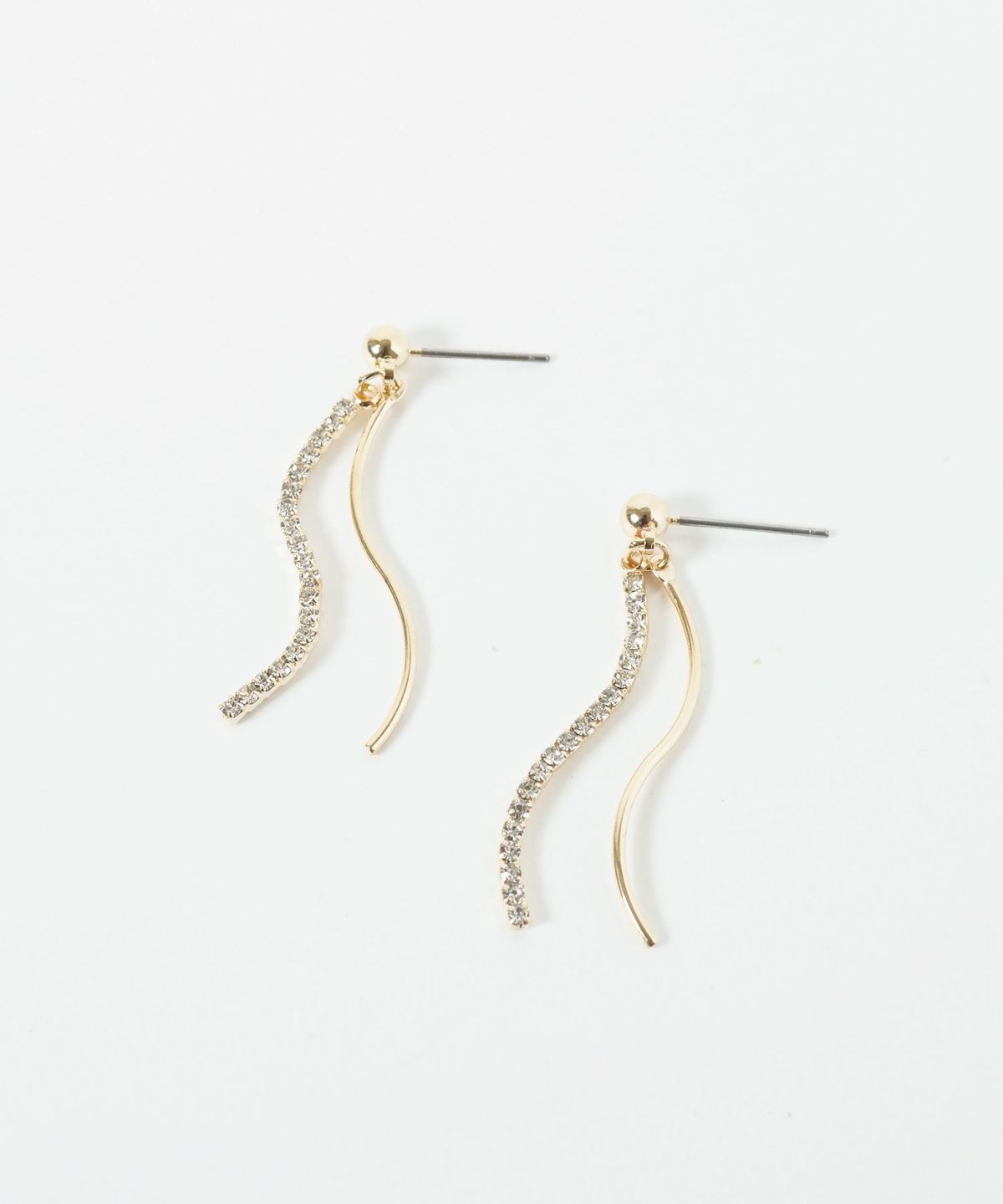 スウェイダブルウェーブラインチタンポストピアス