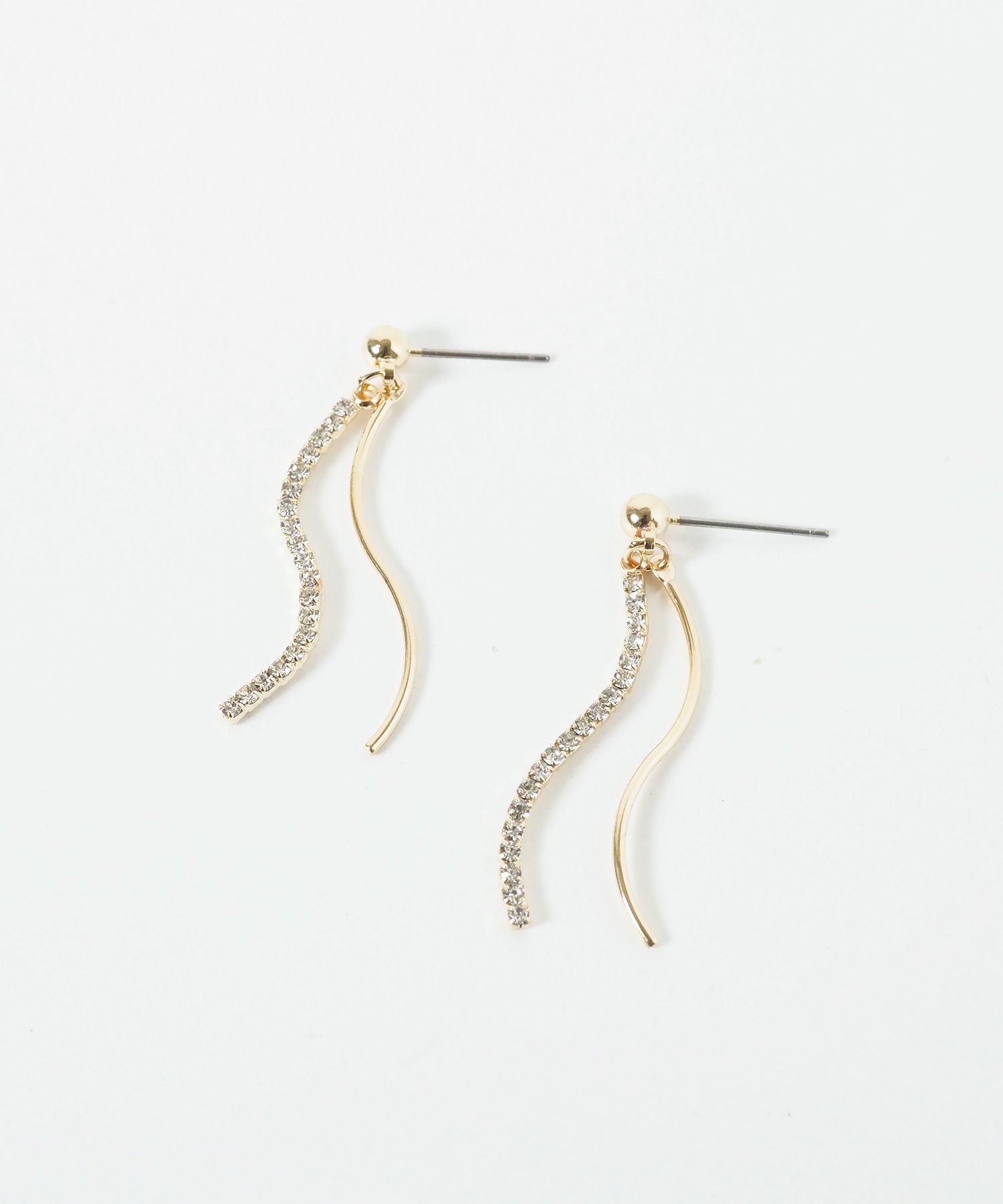 スウェイダブルウェーブラインチタンポストピアス