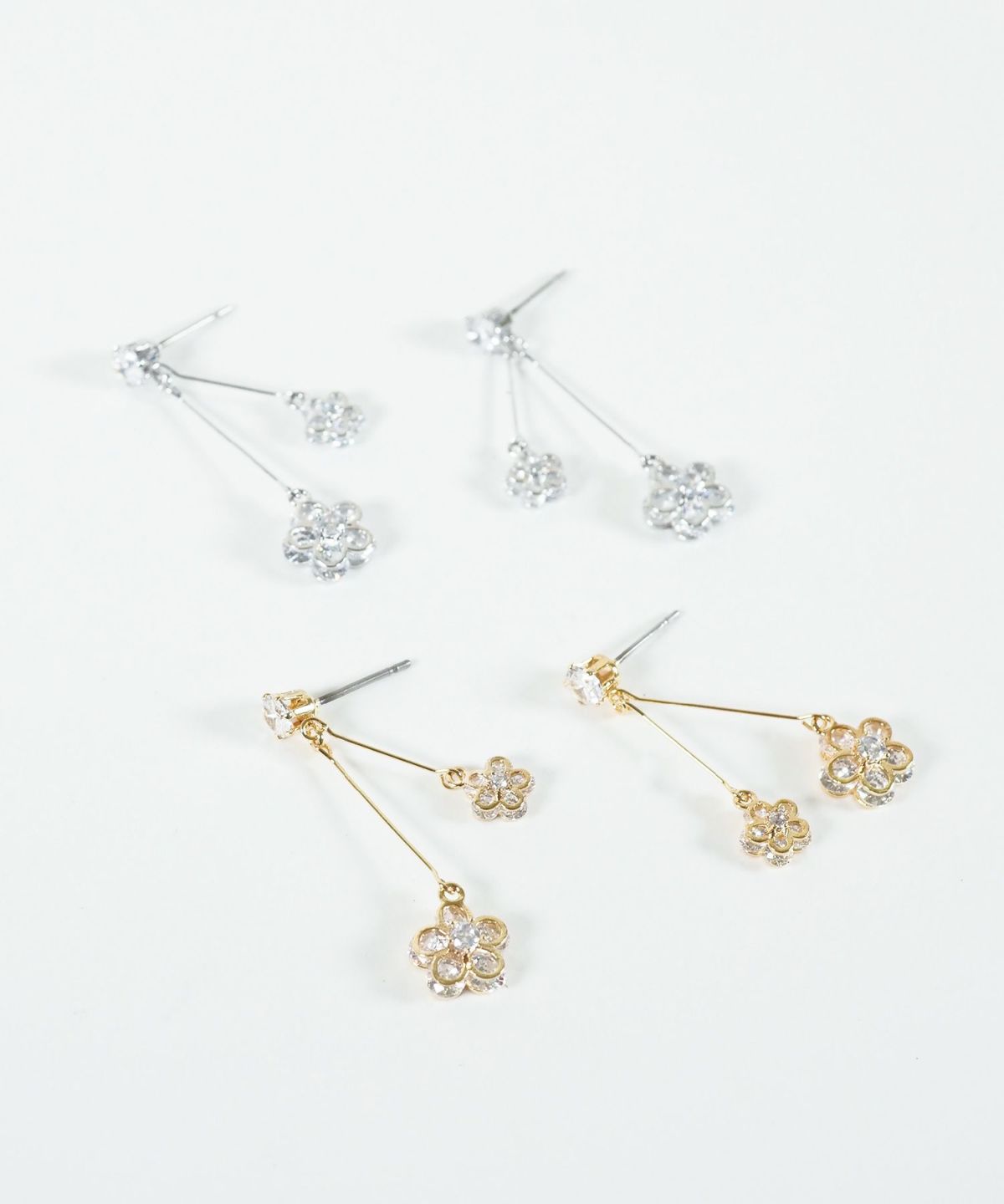 スウェイダブルフラワーチタンポストピアス