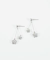 スウェイダブルフラワーチタンポストピアス